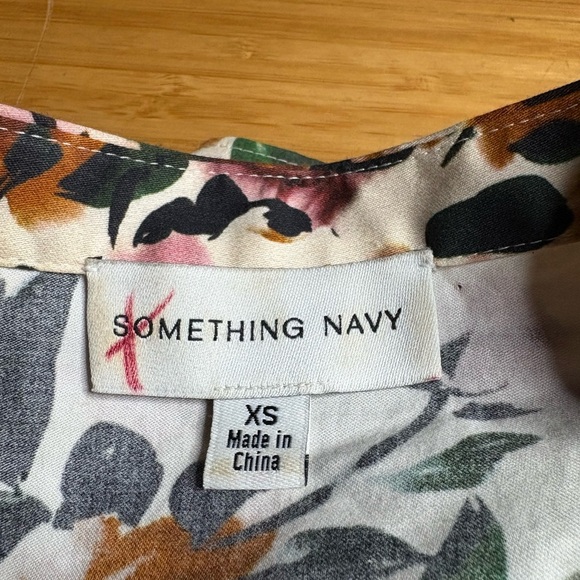 EUC Something Navy- Floral Dress. Size XS - Picture 7 of 10